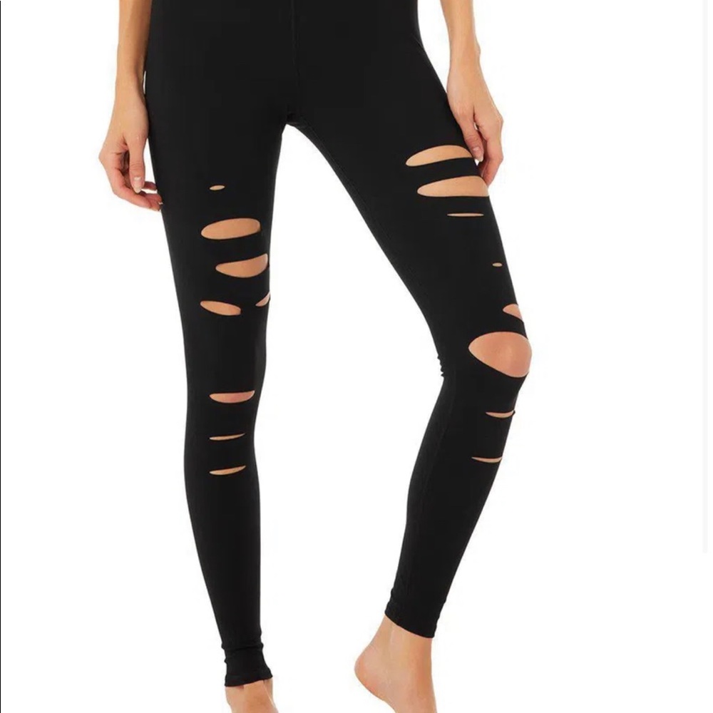 HIGH-WAIST RIPPED WARRIOR LEGGING